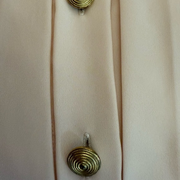 Chaus Vintage Peach Blouse Pleated Long Sleeve Button Down Gold Buttons Contrast - Picture 3 of 6